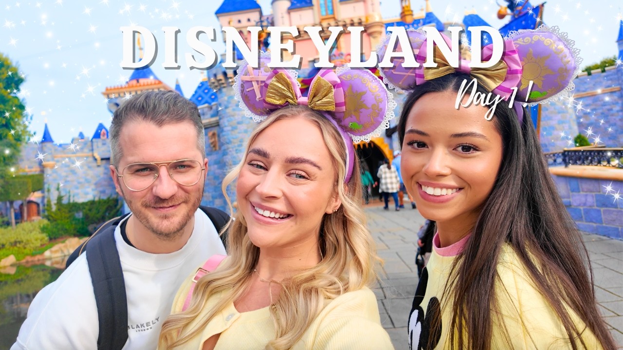 DISNEYLAND CALIFORNIA VLOG! ✨🏰 Our FIRST EVER visit! | Lightening Lane & Lamplight Lounge
