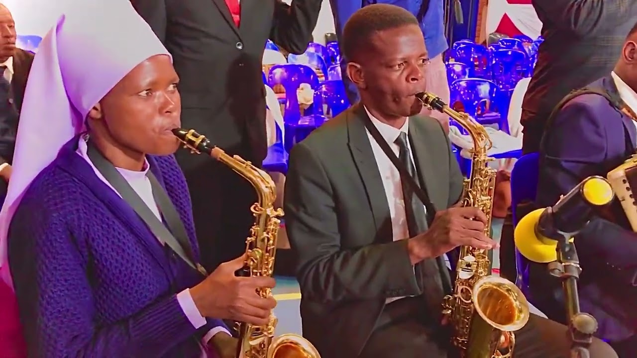 Kuhle ukufa kwabangcwele by The Overseer Rev R Zulu featuring Mrs Chiwilowilo ,Mrs Freedom Swengwayo