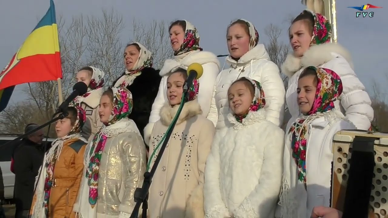 Crupul folcloric ,,Mahala,,  în lunca Prutului, anul 2016..