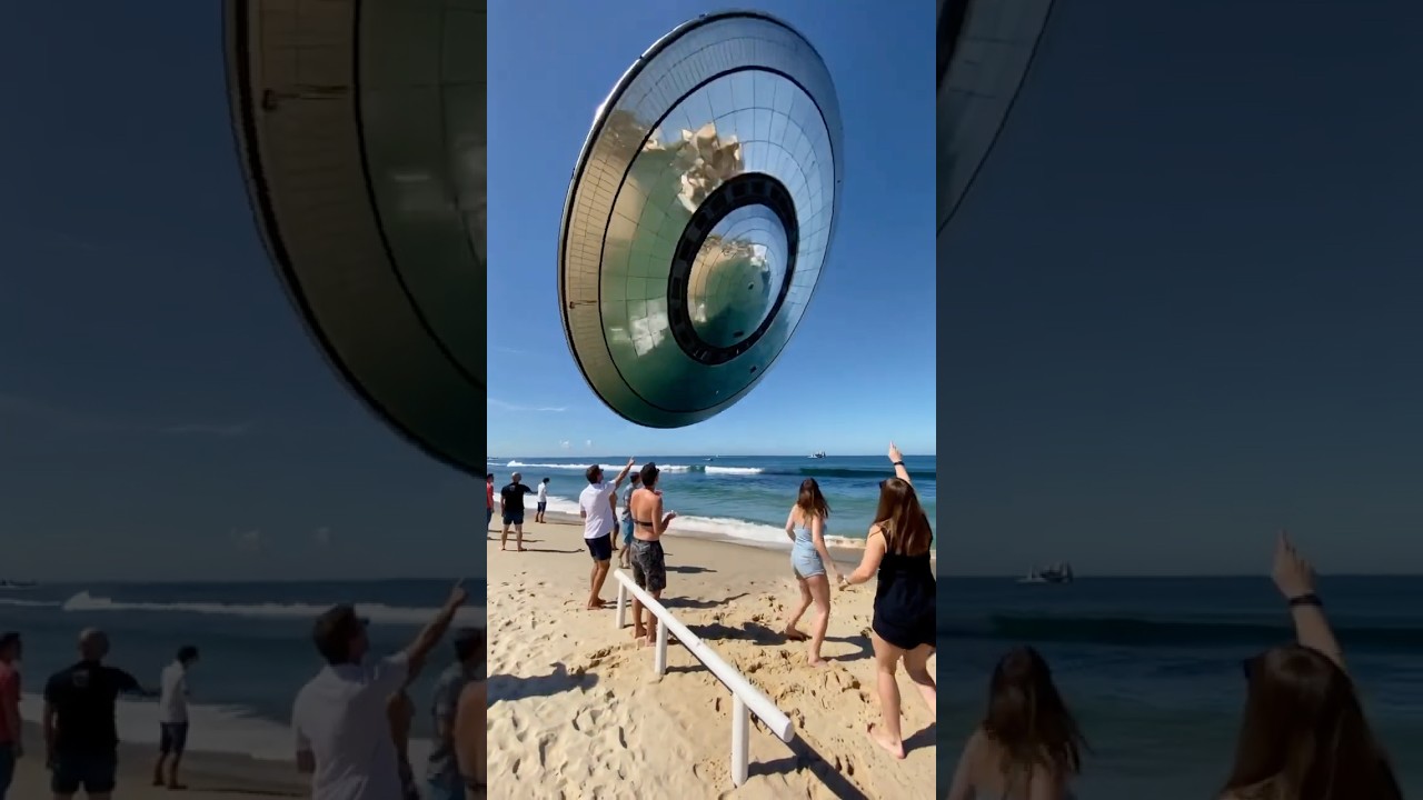 What Was That?! UFO Appears Over the Beach and Causes Panic #UFO #UFOs #uaps #UAP #ovni