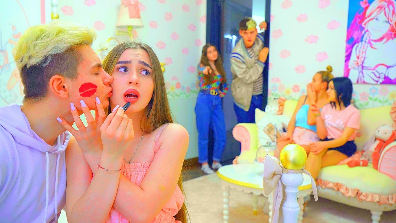 DIANA PRALEIDO MOKYKLĄ DĖL VAKARĖLIO! Mokytoja ir klasės draugai yra &scaron;okiruoti