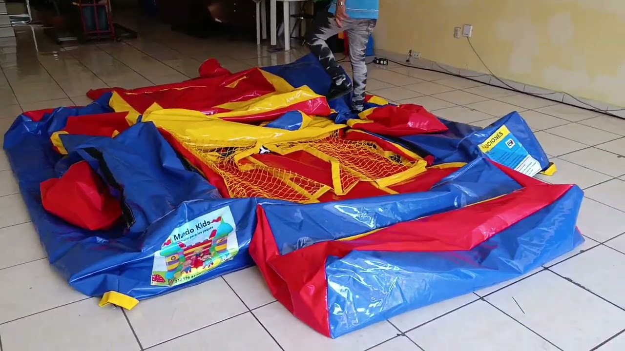 C&oacute;mo doblar un castillo inflable con lonas desprendibles 