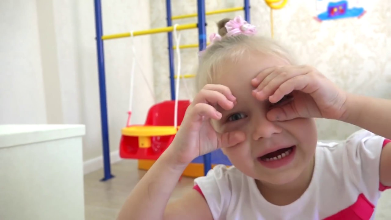 Алиса играет !!! Новый питомец Барби !! Как поиграть с ребенком в кукол