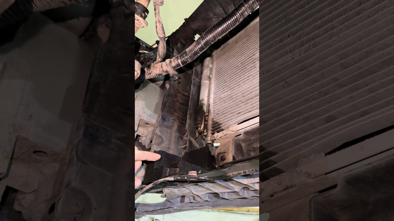 Замена основного радиатора охлаждения двигателя Mazda 6, 2007г.