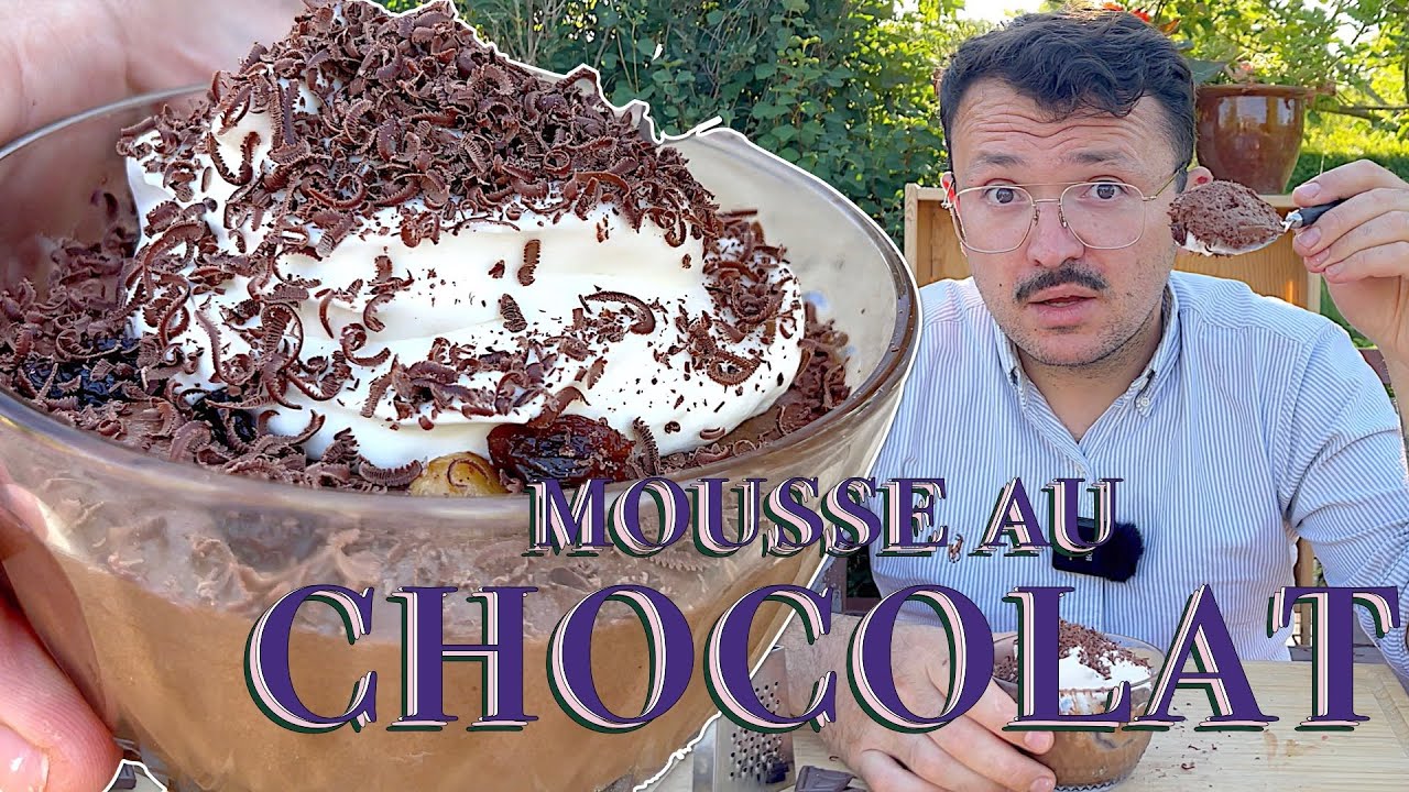 CHOKOLADEMOUSSE med  romflamberet rosiner og letpisket  flødeskum