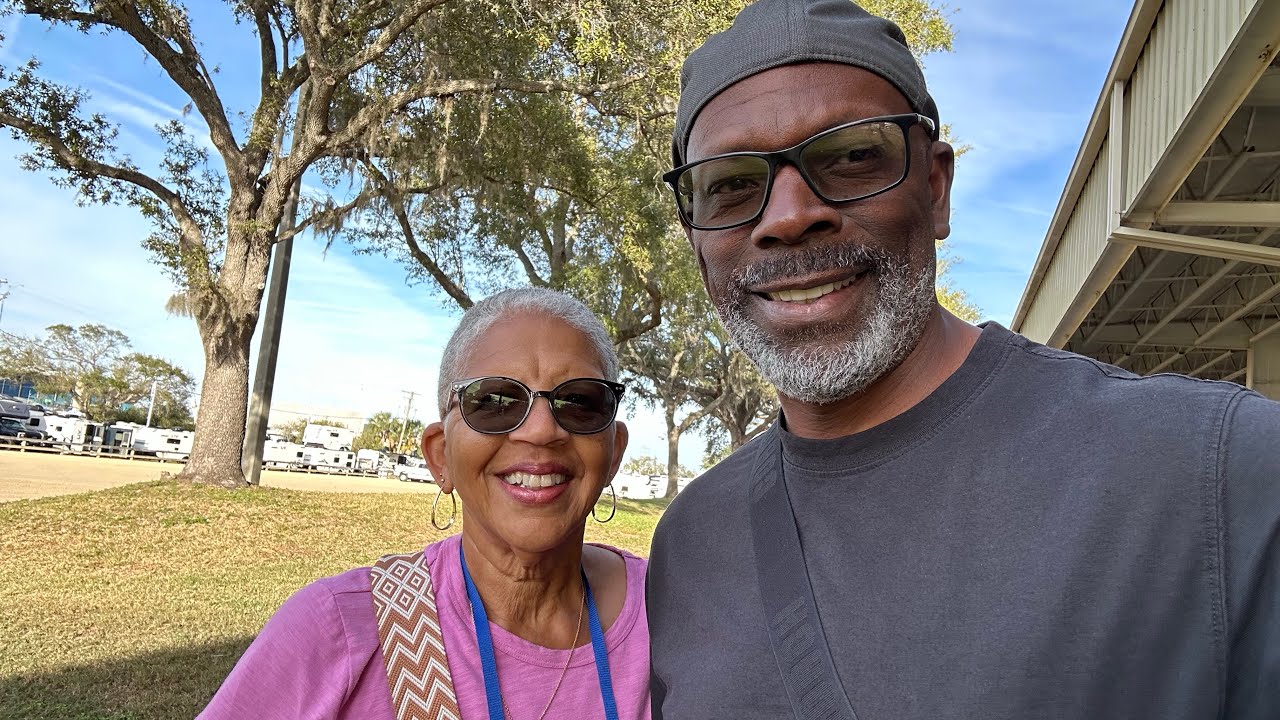 Мы ведем прямую трансляцию с супершоу во Флориде.