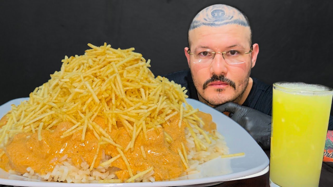 COMENDO STROGONOFF DE FRANGO, ARROZ E BATATA PALHA.
