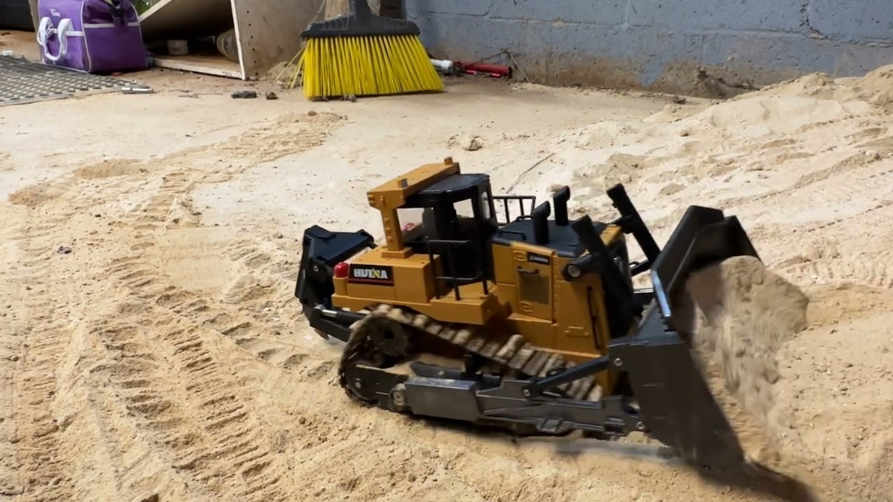 RC Dozer action ! | HUINA 1569 | Diecast masters CAT D7E