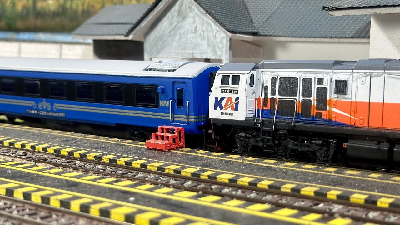 Unboxing & Merakit kereta api Kompartmen Suit KA Bima CC206 & CC203 KLB ketel anjlok di tikungan