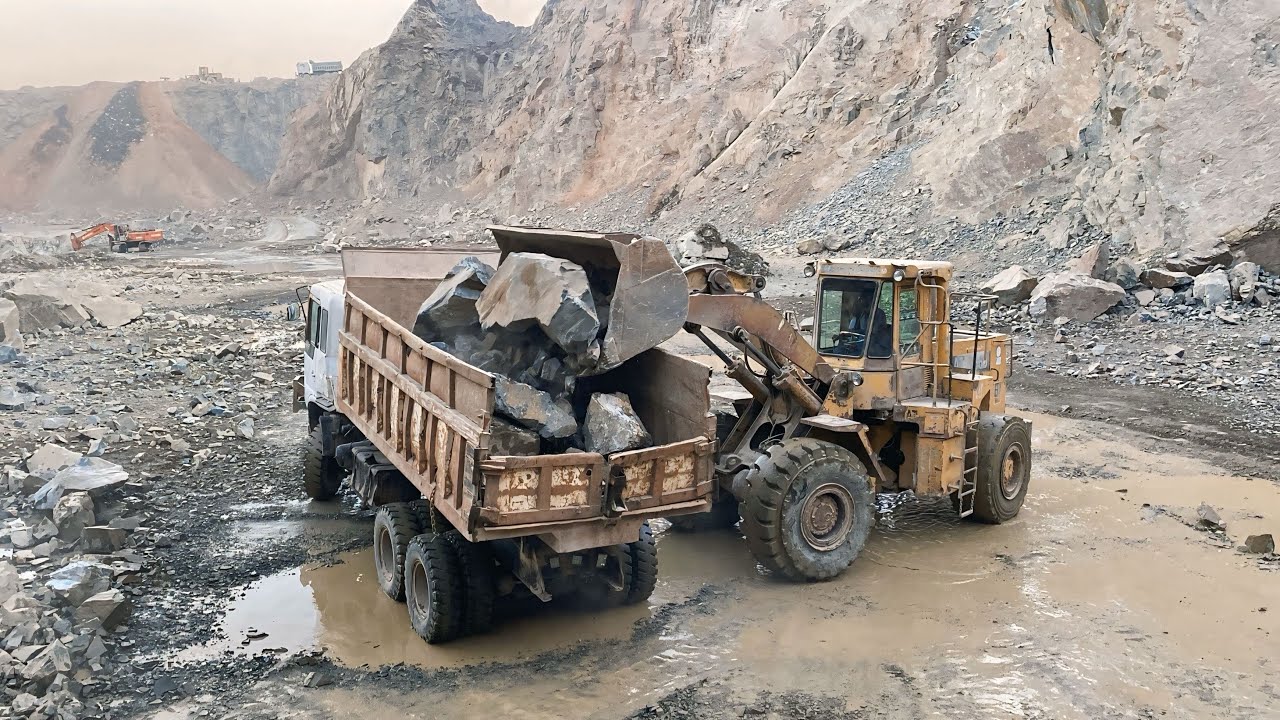 very biggest rocks Catterpiller 966 loaded dumptruck 🗯️