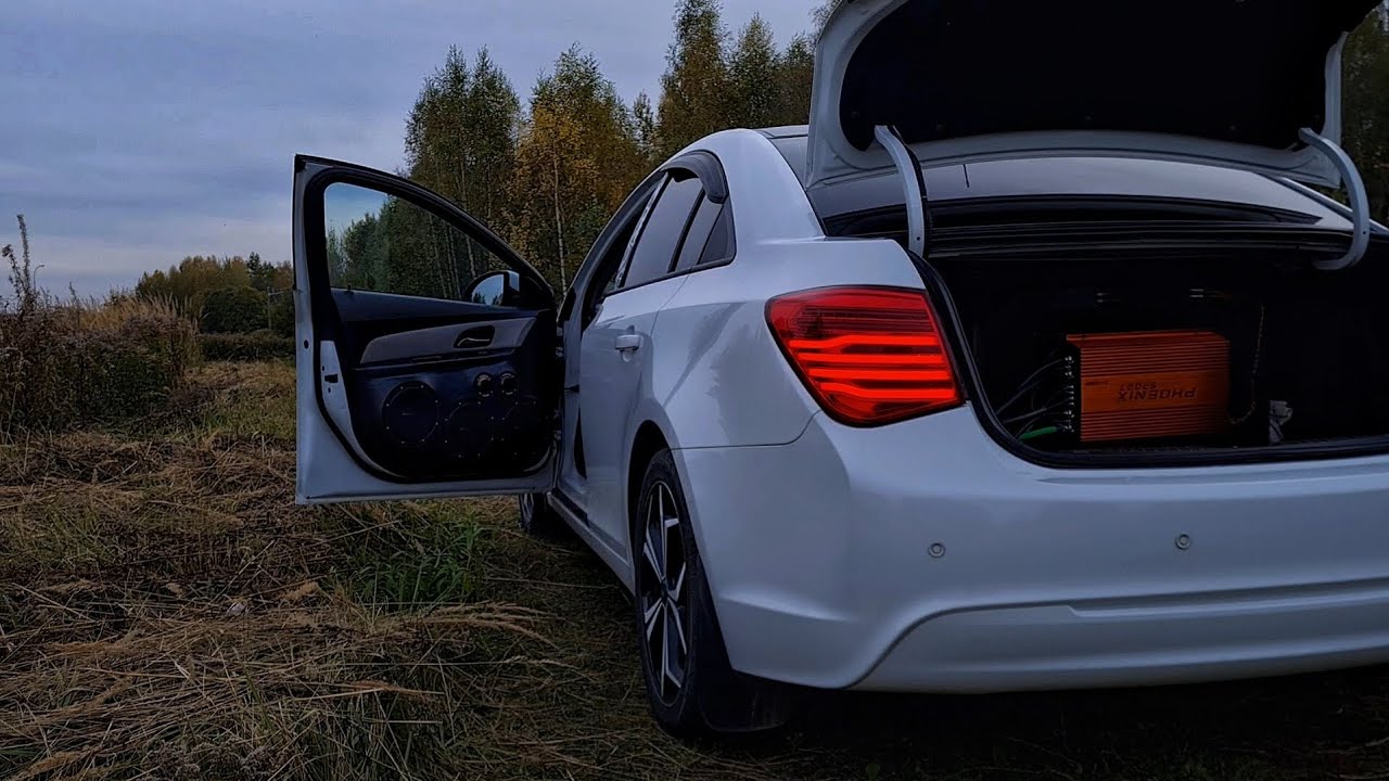 Установка усилителя DL AUDIO PHOENIX SPORT 2×1200W на фронт Шевроле Круз 🔊 