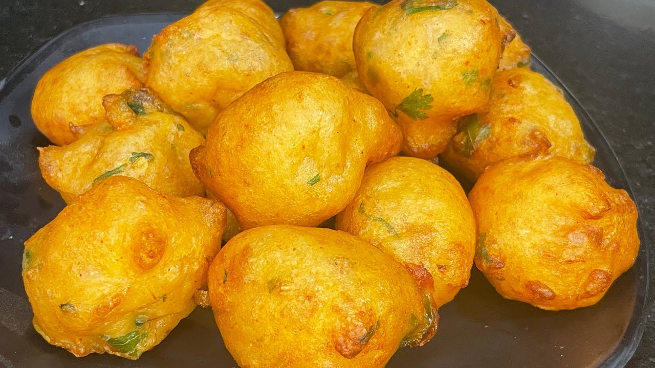 சுடும் போதே தீர்ந்து போகும் இந்த அரிசி மாவு, உருளை போண்டா || Aloo bonda in different style