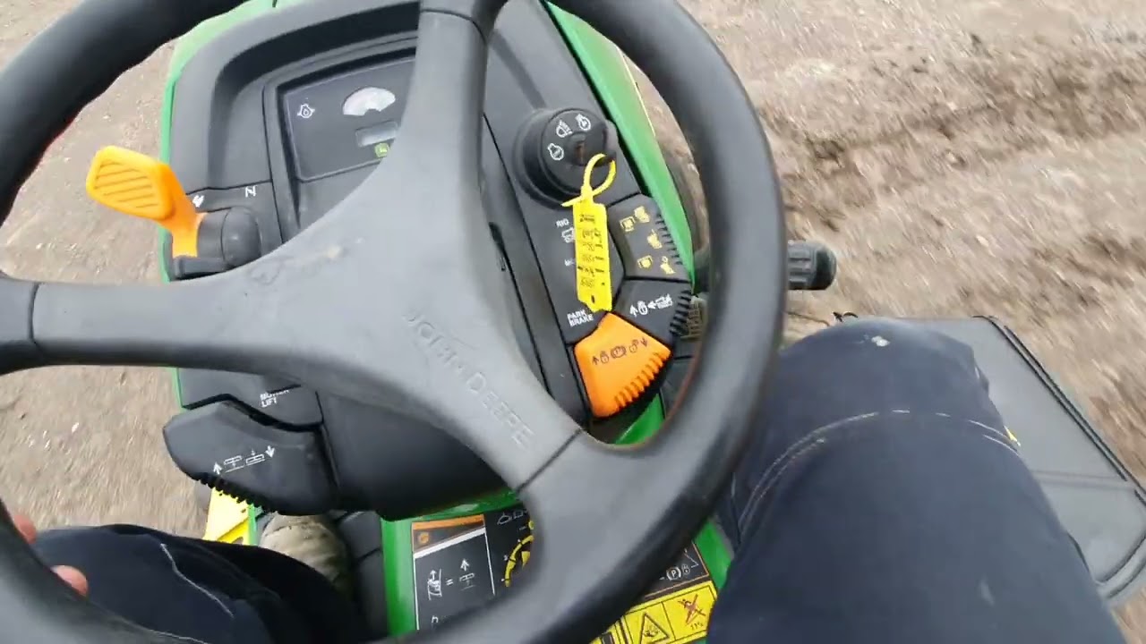 K&oslash;b John Deere Havetraktor p&aring; klaravik.dk