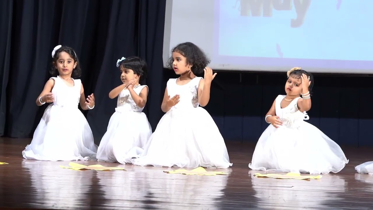 Welcome Dance By Nursery Girls at Eurkids Wadgaonsheri's Annual Day