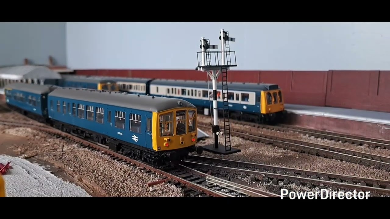 OO Gauge model railway DMU running session