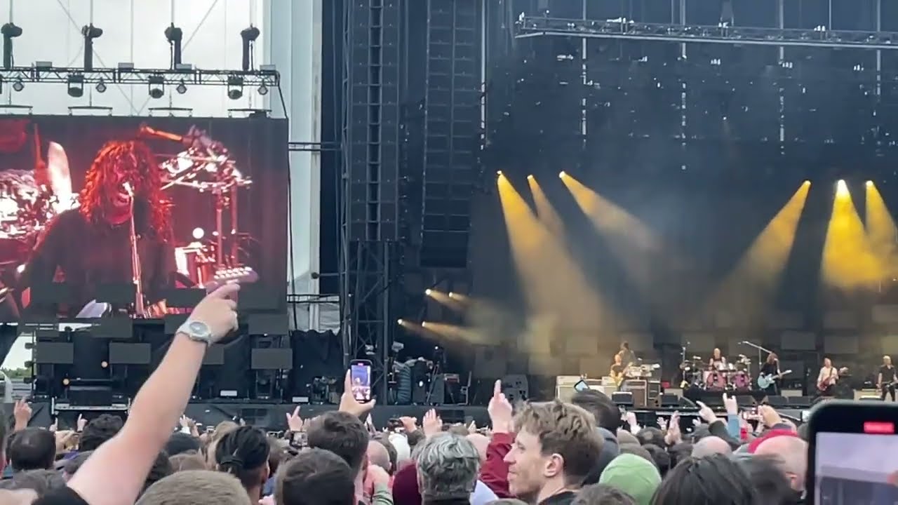 Foo Fighters - Walk (Emirates Old Trafford, Manchester, 13/06/2024)