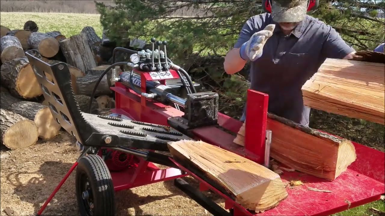 Wolfe Ridge 28 Pro Log Splitter Splitting Oak Rounds