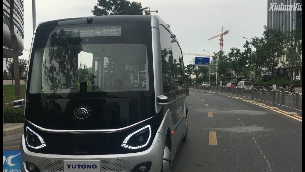 5G self-driving buses hit the road in Zhengzhou, China