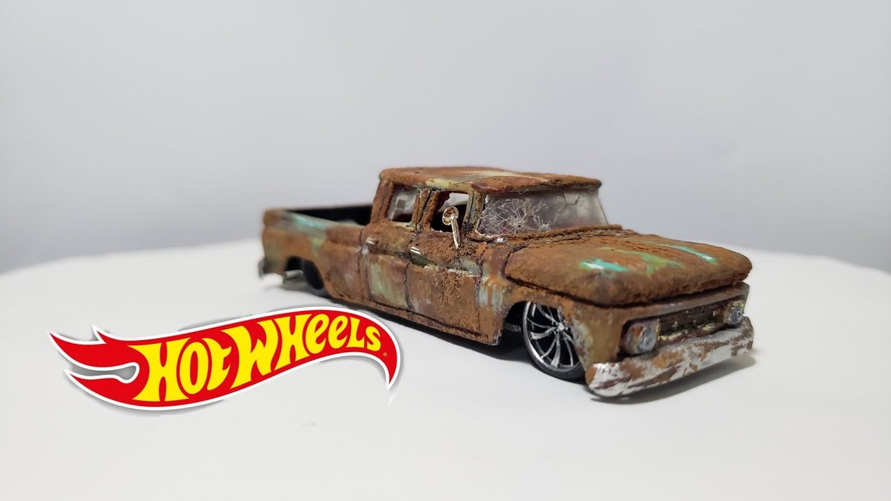 hotwheels chevrolet 62 pickup four doors, rust on bodywork metallic chassis