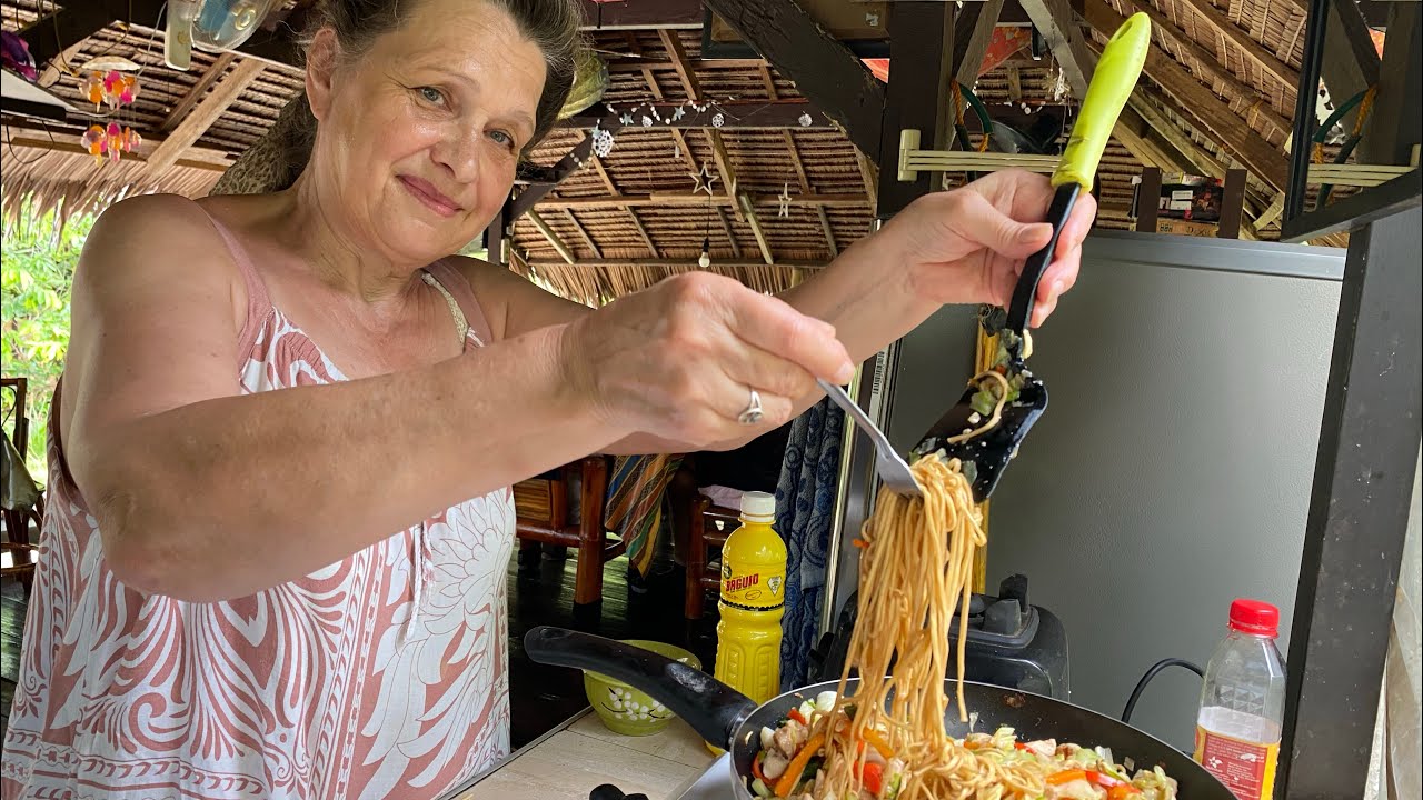 PANCIT CANTON FOR WOMEN’S DAY! 