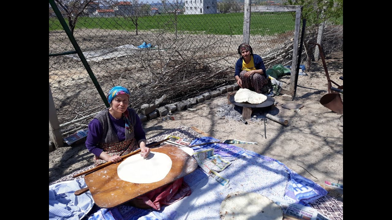 Görümcemin Bahçesinde, Güzel Bir Kahvaltı 🍅🥒🧀/ Kahvaltıdan Sonra Arkadaşıma Yufka Yaptık 🔥