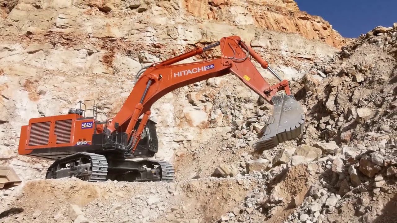 Hitachi ZX890-6 loading Caterpillar 772G and 770