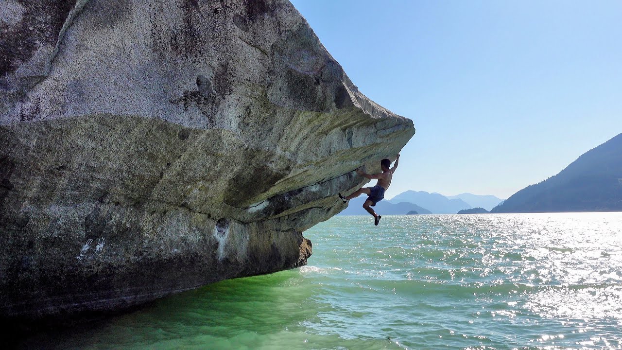 Squamish Bouldering: Majestic (V6)