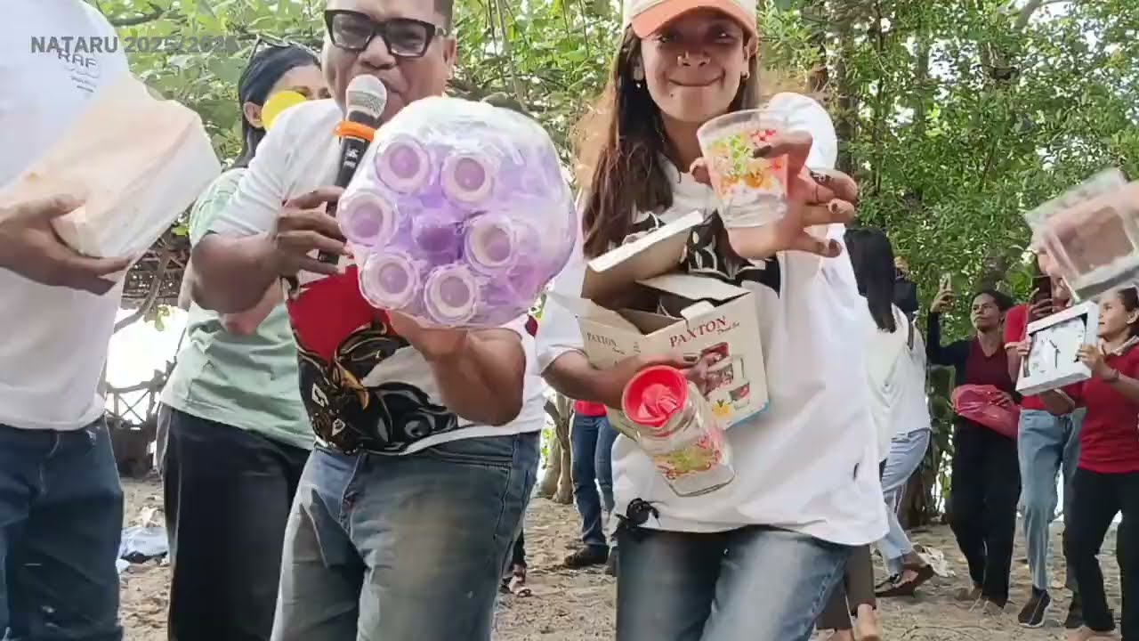 Kebersamaan dalam Terang Natal – Guru & Pegawai SMP Negeri 1 Maumere