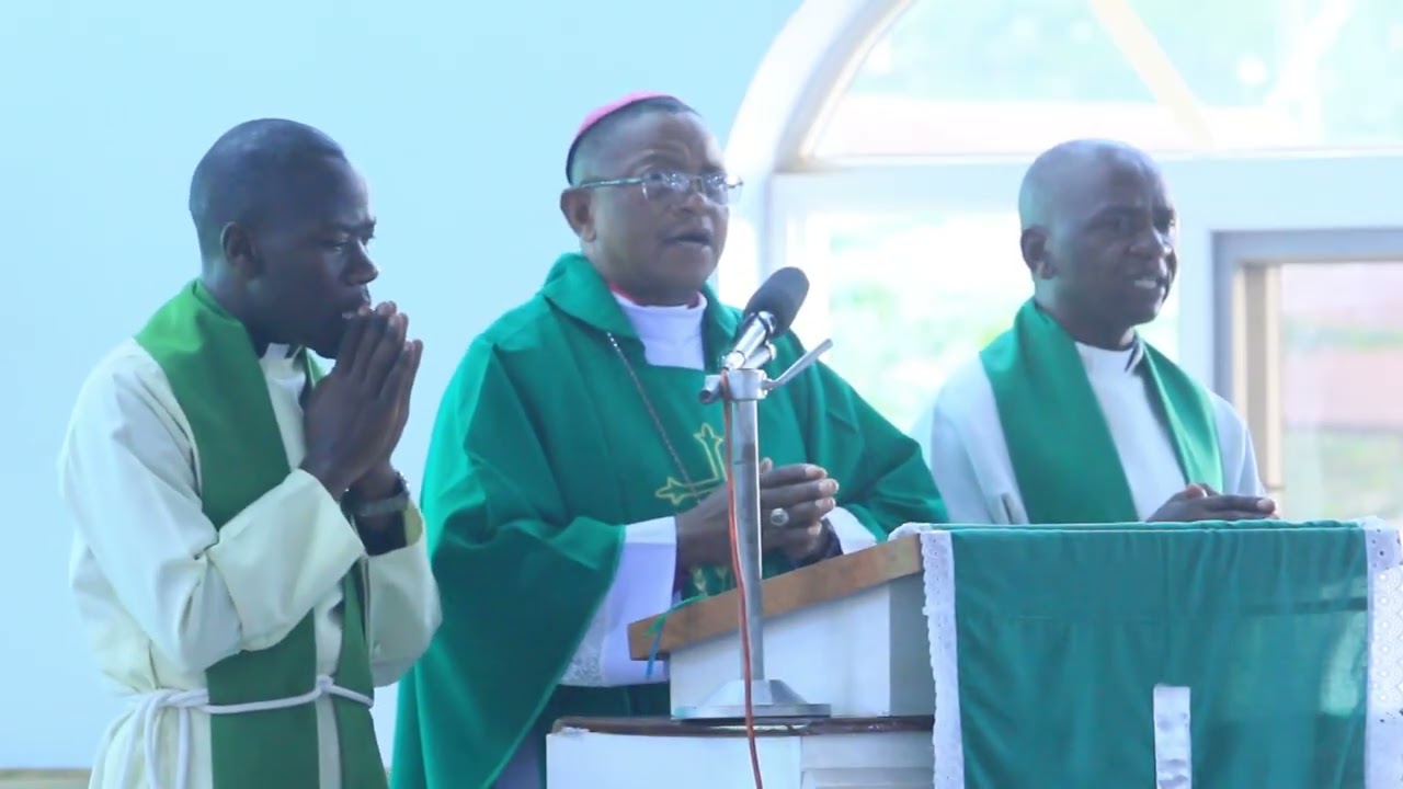 UTUKUFU UNA MUNGU JUU MBINGUNI