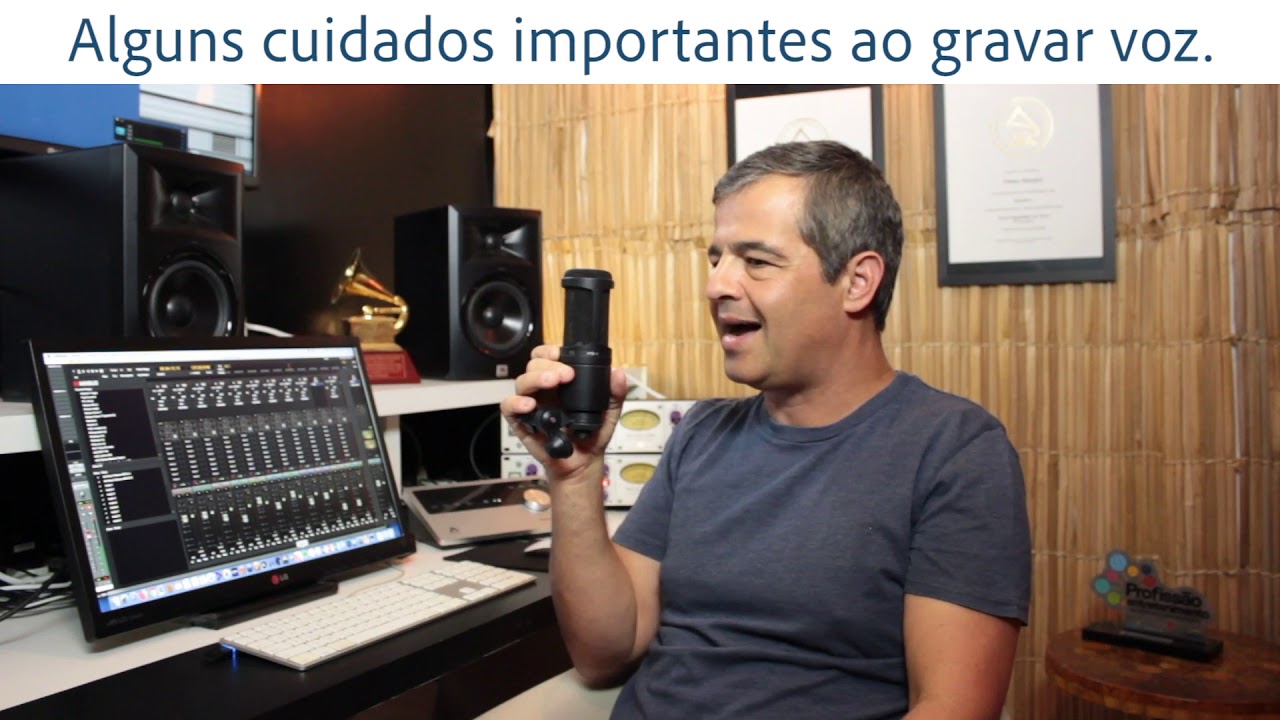 Em que posição coloco o microfone pra gravar voz?