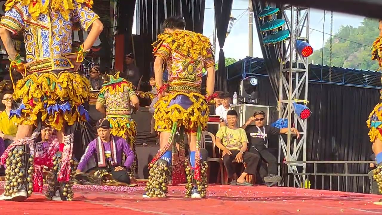 Gedruk, gembolo geni gedruk,di acara ultah ke 6 Jathilan garangan squad original perform nglanggeran