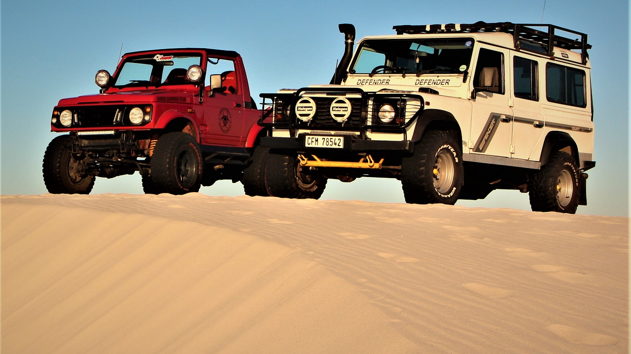 Suzuki Samurai/Sierra vs Land Rover Defender Td5 in Atlantis Dunes