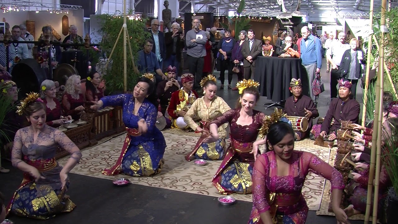 Balinese Dance at San Francisco Textile Show (Panyembrama with Gamelan Angklung)