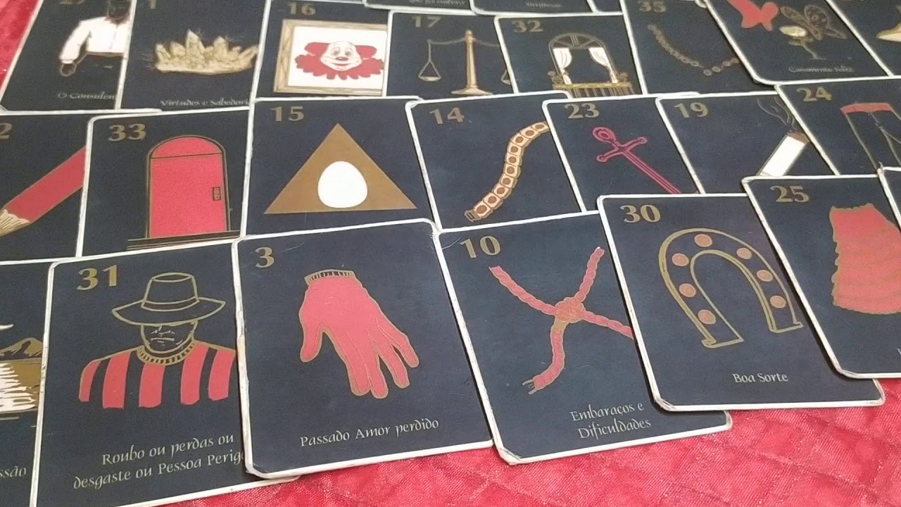 Mesa Real com o Baralho de Maria Padilha.