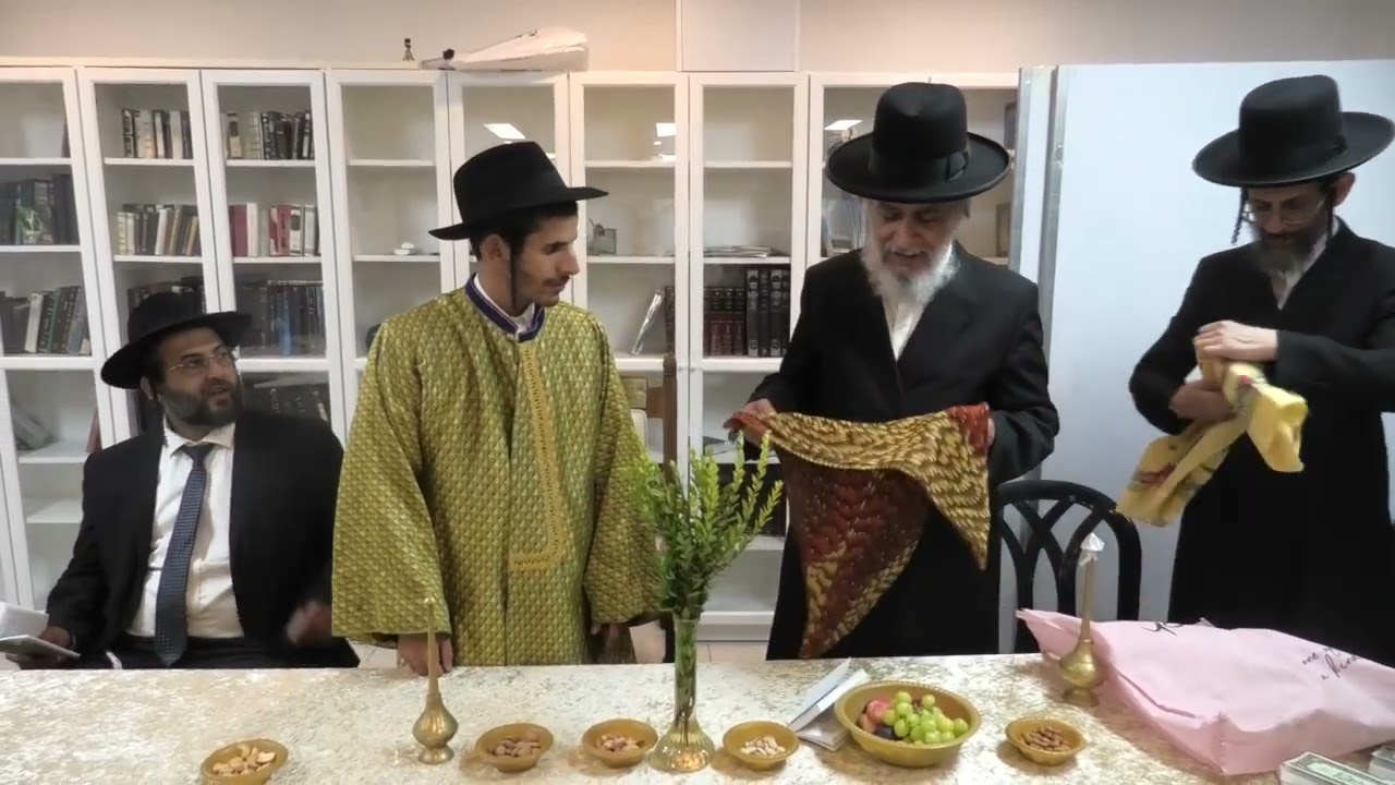 א | כניסה והלבשת החתן