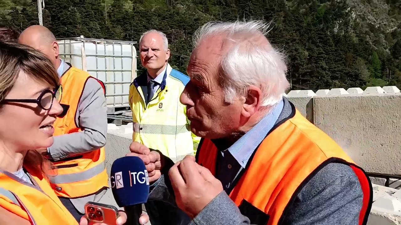 Il sindaco Jean Pierre Vassallo al sopralluogo alla nuova galleria del Tunnel di Tenda
