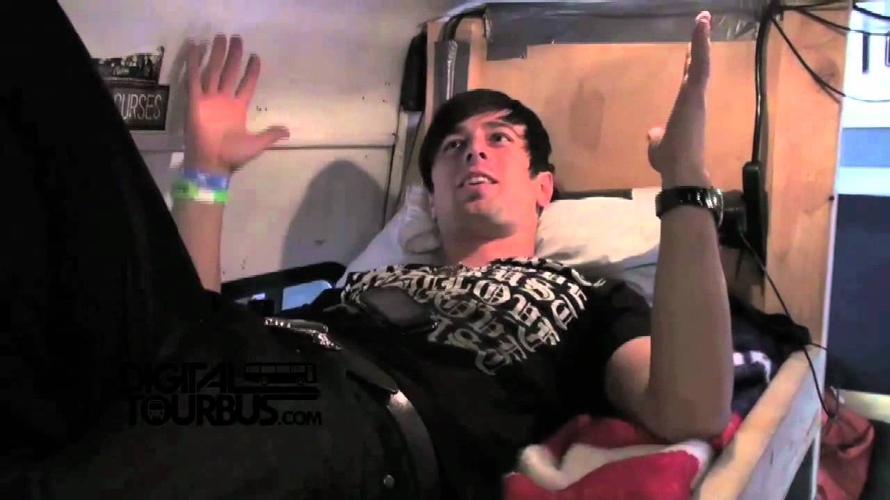 LoveHateHero - BUS INVADERS Ep. 65