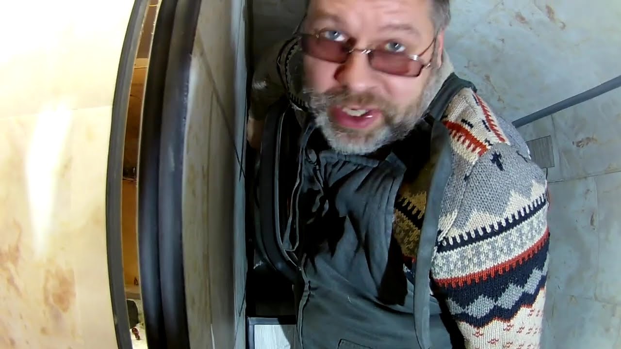 Автодом из ПАЗика часть 13. Облицовка ванны, шкафчик под обувь, перебираемся в переднюю часть