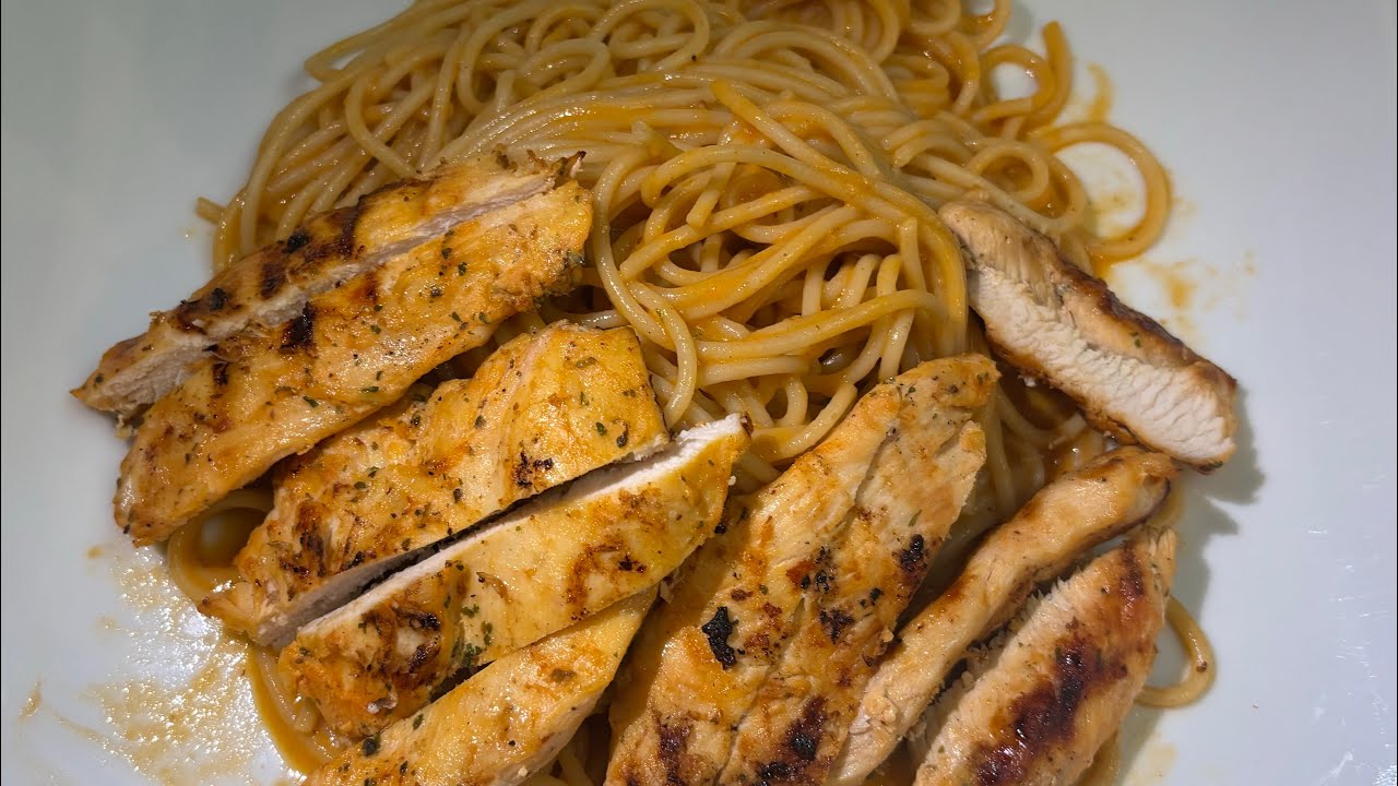 Spaghetti con crema y pollo 