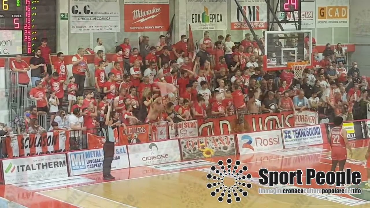 Cento, la carica degli Old Lions in gara 3 dei playoff vs Pistoia, Serie A2 2021-22