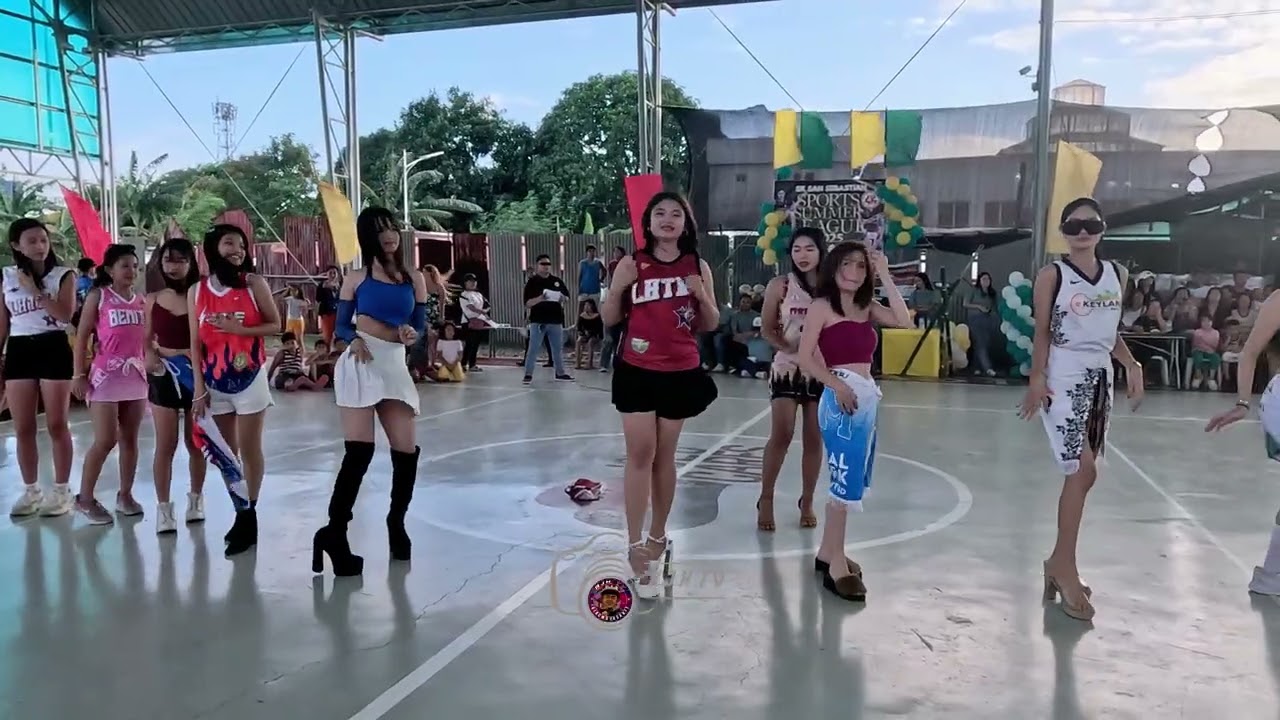 🔥 Sino ba naman ‘di mahirapang mag-focus, kung ganito kadaming magaganda? 😎💅