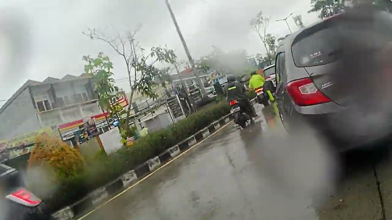 Unexpected Flood in Kuta Bali 🌧️ Morning Commute Turns into a Challenge After Heavy Rain