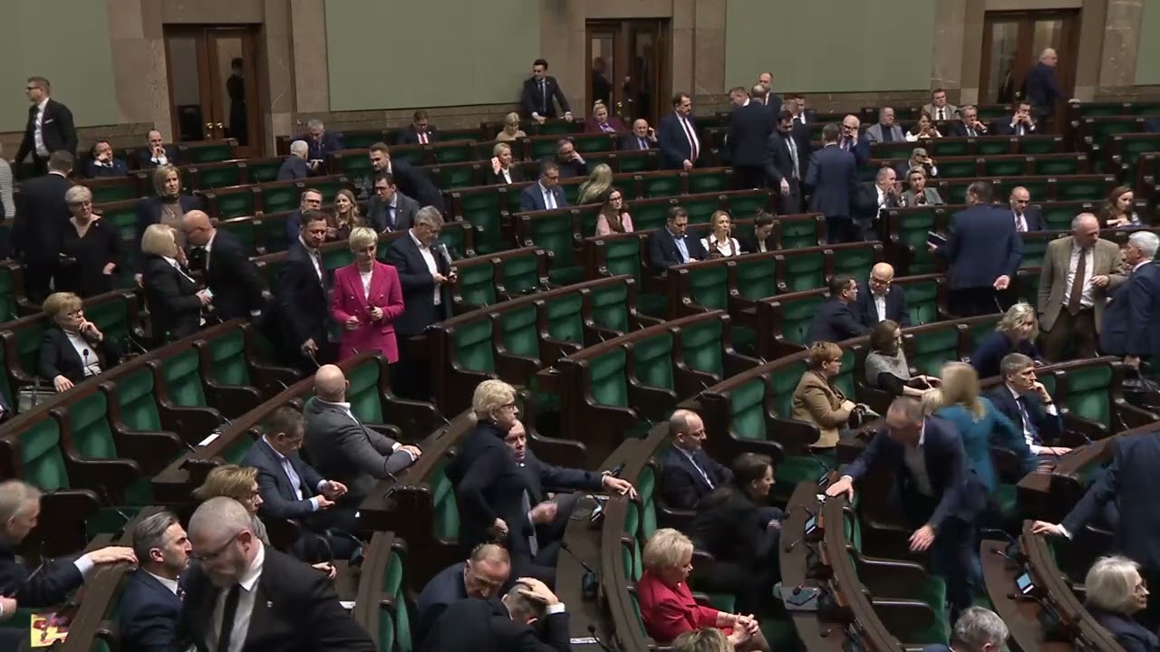 Renta socjalna. Hartwich: zachęcam posłów PiS żeby zostali!