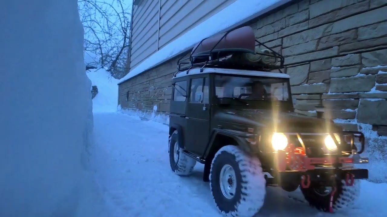 Toyota FJ-40. RC4WD. Scale 1/8. First drive.