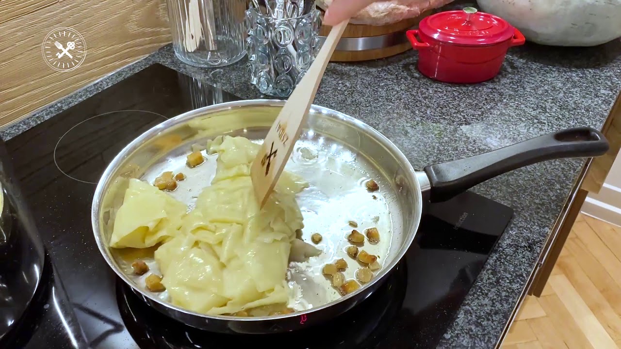 T&uacute;r&oacute;s csusza pir&iacute;tott szalonn&aacute;val &eacute;s tejfellel a Pest-Bud&aacute;b&oacute;l - Zsidai @home