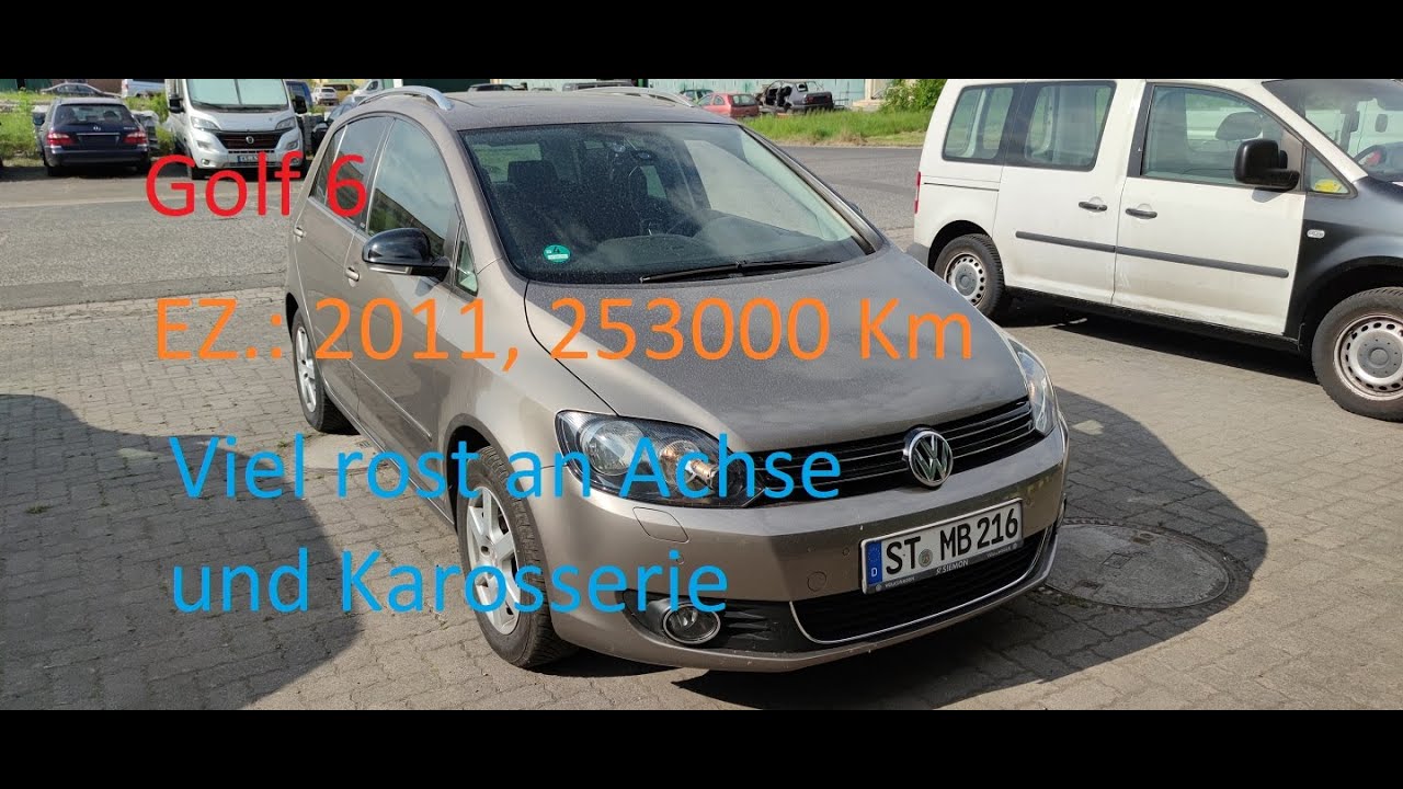 UBS-Zentrale, VW Golf 6 mit viel Rost, an Achsen und Karosserie