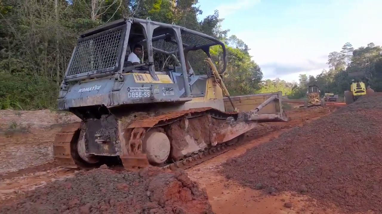 Pekerjaan Jalan Hampar Timbunan Pilihan Dari Sumber Galian 🔴 Dengan Bulldozer KomaTsu