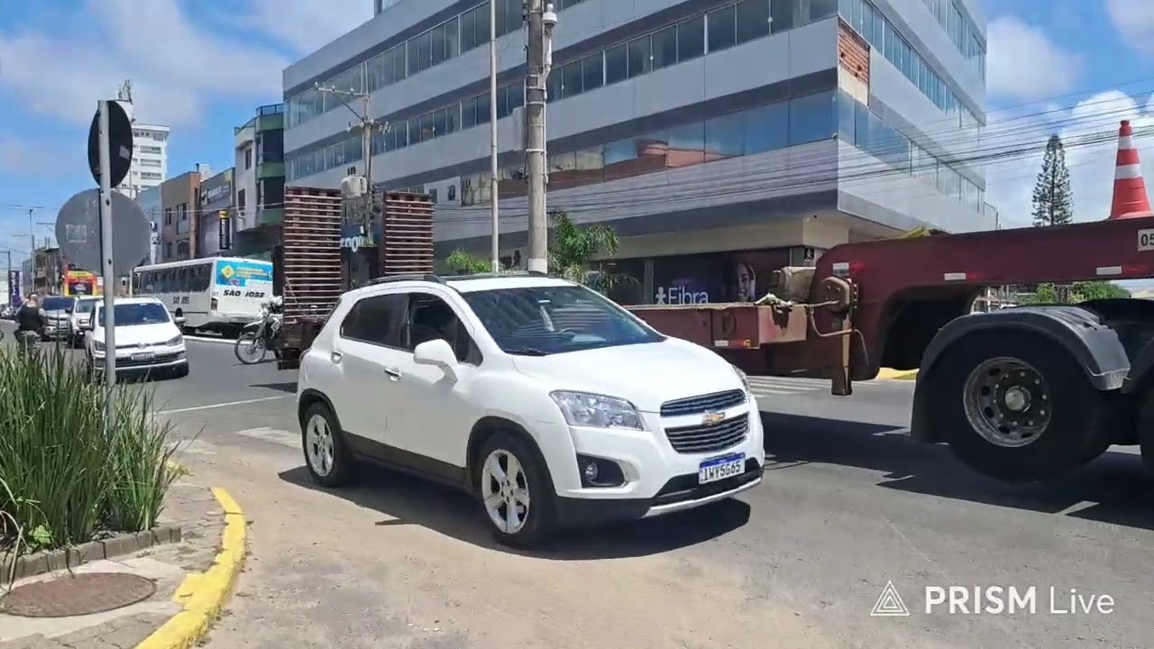 Ao vivo: 🚨ACIDENTE DE TRÂNSITO ENTRE CARRETA E CARRO NO CENTRO DE TRAMANDAÍ