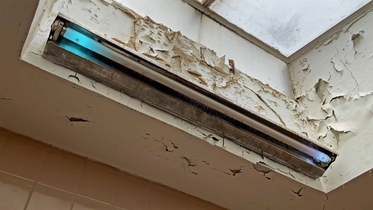 Really loud and noisy old fluorescent preheat fixture from 1967!
