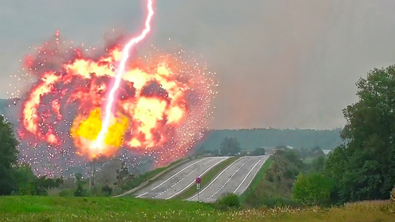 100 Incredible Lightning Strikes Caught on Camera